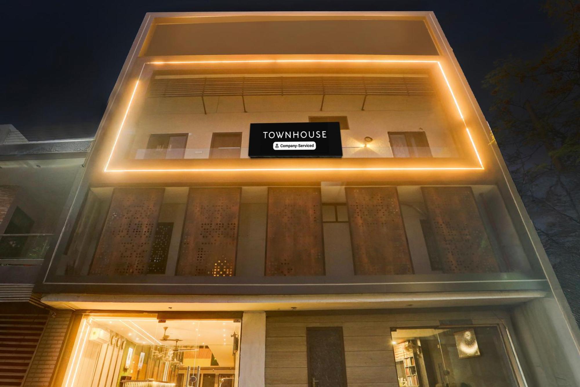Super Townhouse Haibowal Chowk Лудхиана Экстерьер фото